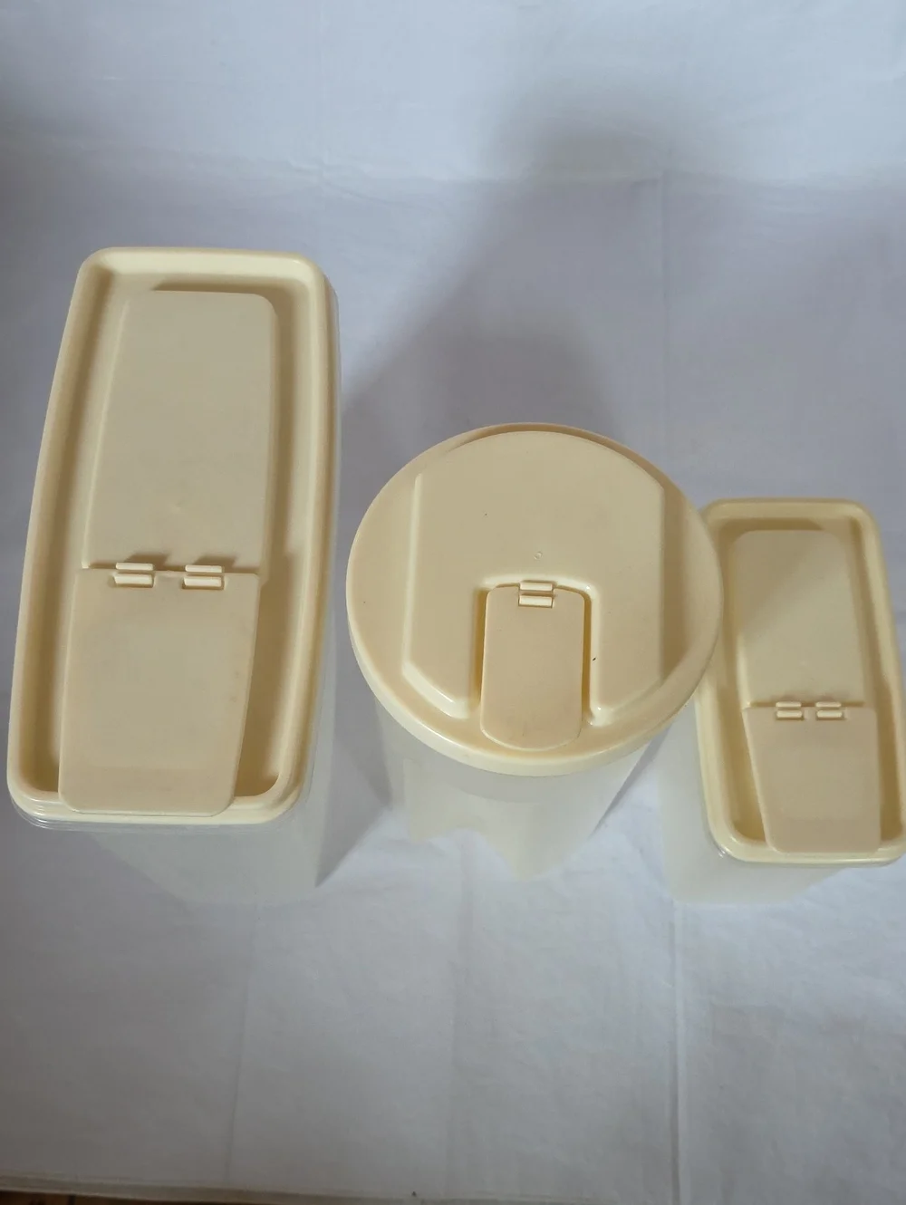 Rubbermaid VTG Servin' Saver Storage Containers 13c/4c/2qt Flip Top Lids